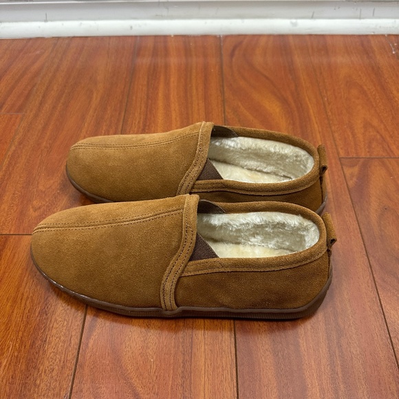 Minnetonka Other - MINNETONKA Romeo Tan Suede Slipper Men's 9 Pile Lined